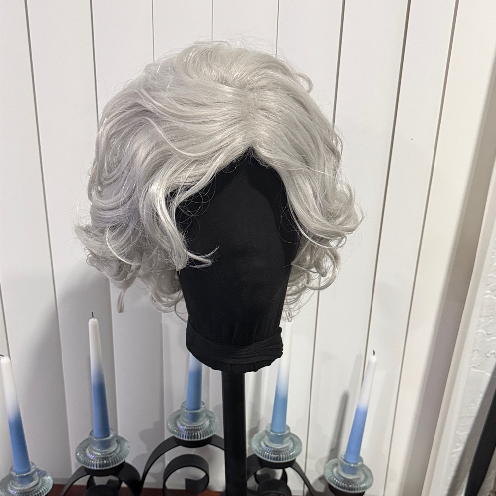 Elegant Silver Curly Wig - Picture 3 of 4
